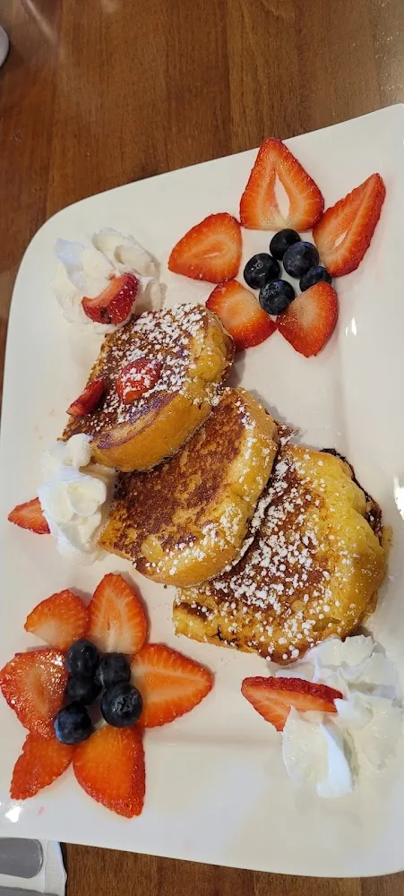 French Toast with Strawberries and Cream
